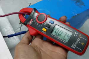 Cách đo dòng điện 1 chiều bằng ampe kìm đơn giản nhất 1 Cách đo dòng điện 1 chiều bằng ampe kìm đơn giản nhất