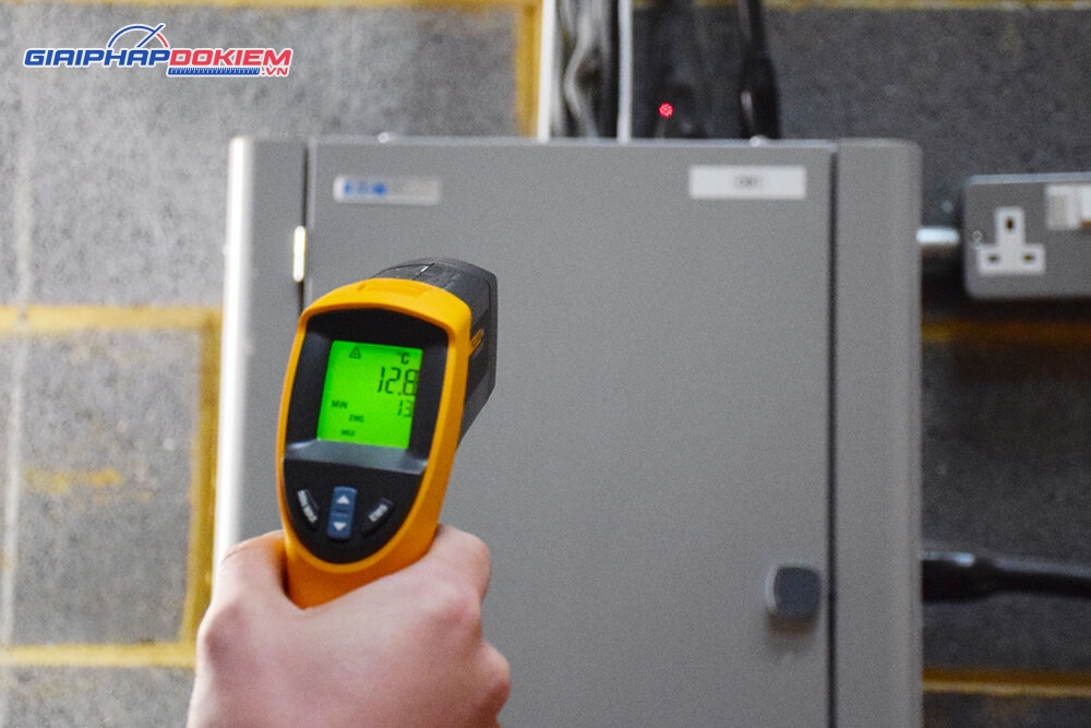 Súng đo nhiệt độ bằng hồng ngoại FLUKE 561 (550℃) 27 Súng đo nhiệt độ bằng hồng ngoại FLUKE 561 (550℃) - Ảnh 12