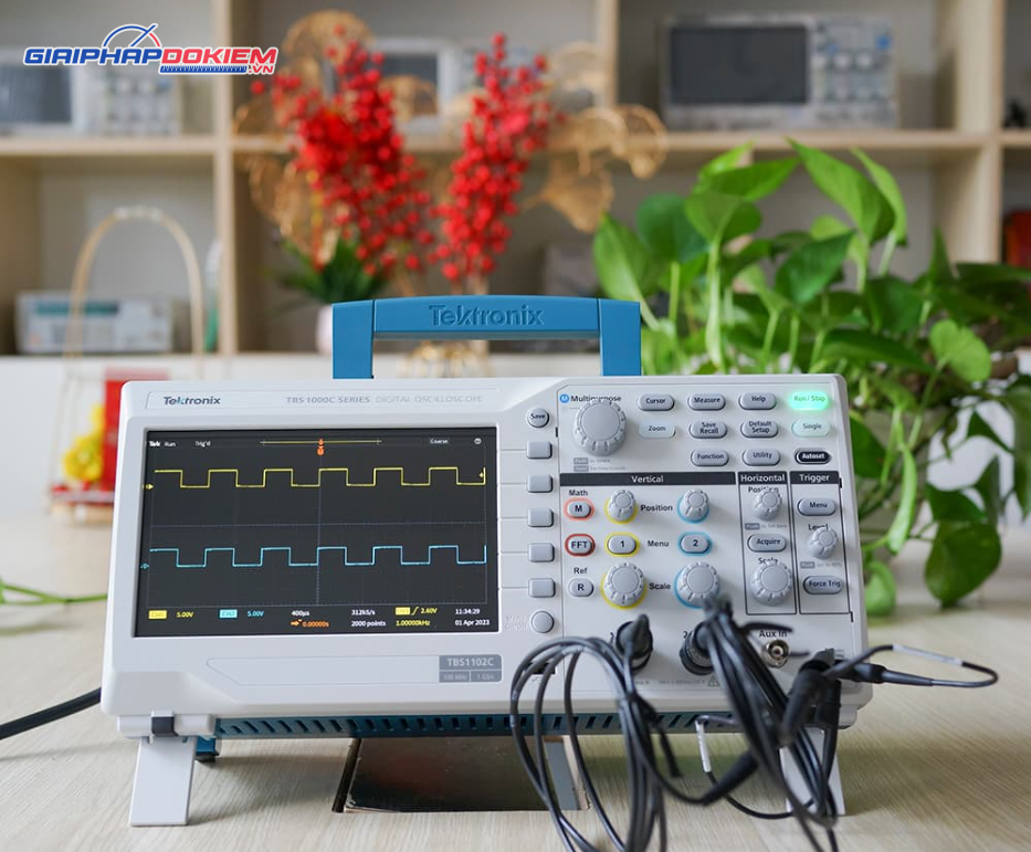 Máy hiện sóng số TEKTRONIX TBS1102C (100 MHz, 2 CH, 1GS/s) 6 Máy hiện sóng số TEKTRONIX TBS1102C (100 MHz, 2 CH, 1GS/s)