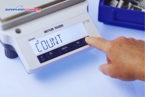Cân điện tử Mettler Toledo ME3002E (3200g, 0.01g) 6 Cân điện tử Mettler Toledo ME3002E (3200g, 0.01g) - Ảnh 3