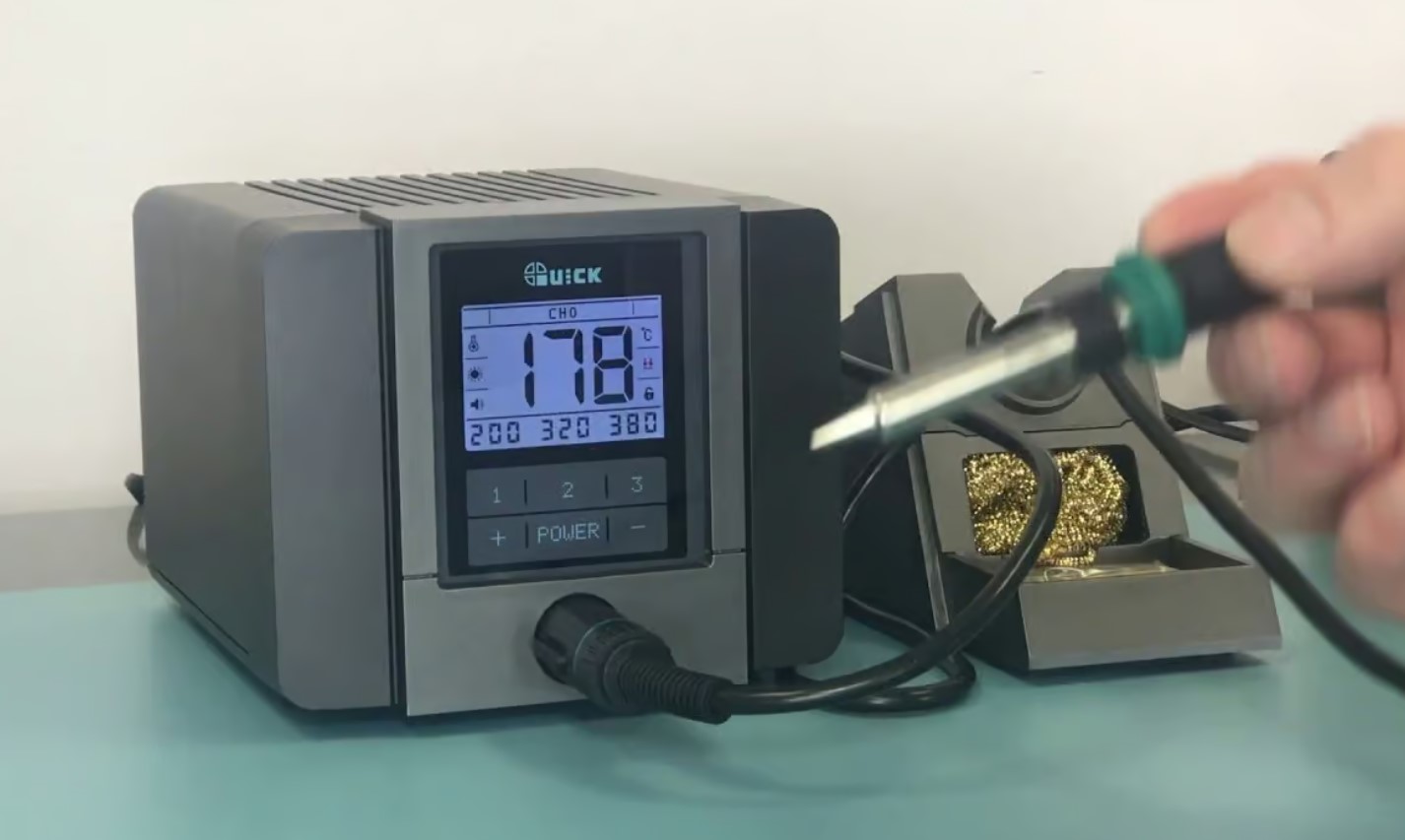 TOP 7 Máy Hàn Thông Minh Tốt Nhất Của Thương Hiệu Quick 15 Máy hàn thông minh Quick TS2200 không chì