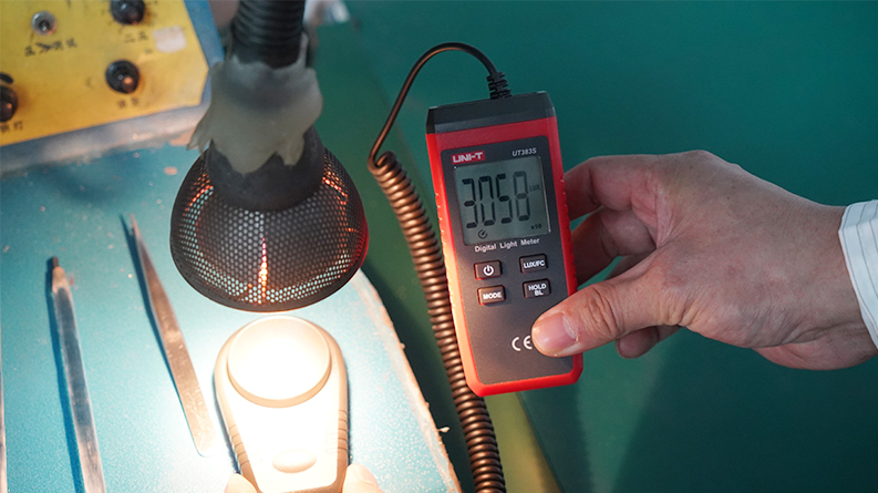 Thiết bị đo cường độ ánh sáng UNI-T UT383S 9 Thiết bị đo cường độ ánh sáng UNI-T UT383S - Ảnh 4