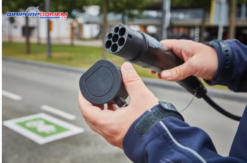 Bộ dụng cụ chuyển đổi kiểm tra trạm sạc Fluke FEV300 EV 11 Bộ dụng cụ chuyển đổi kiểm tra trạm sạc Fluke FEV300 EV - Ảnh 3