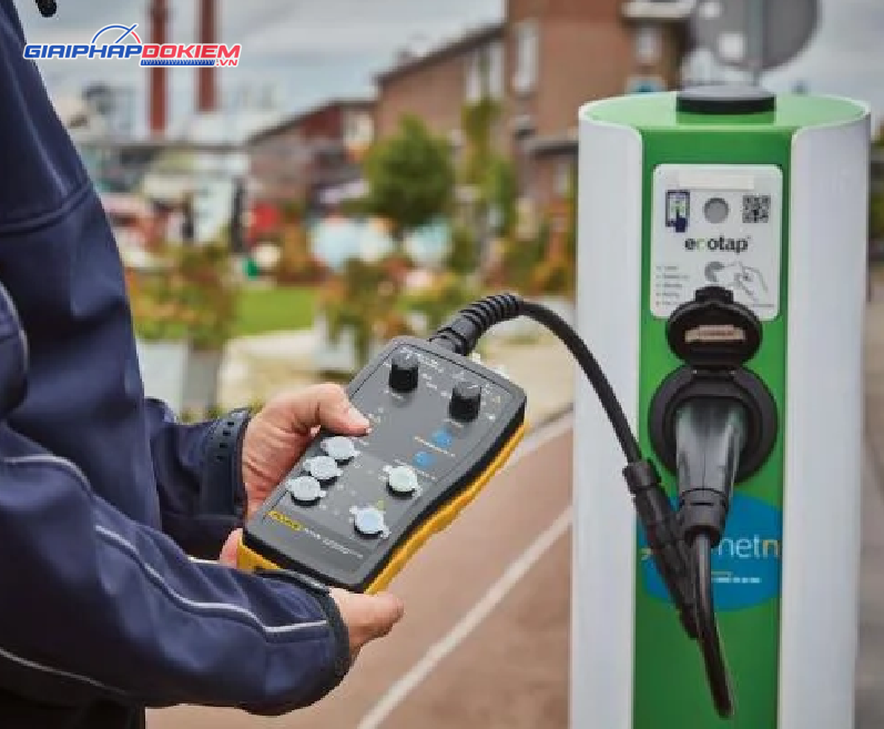 Bộ dụng cụ chuyển đổi kiểm tra trạm sạc Fluke FEV300 EV 10 Bộ dụng cụ chuyển đổi kiểm tra trạm sạc Fluke FEV300 EV - Ảnh 2