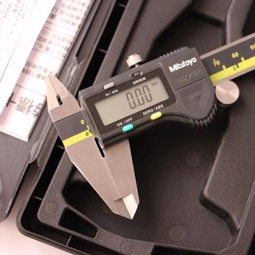 Thước cặp điện tử Mitutoyo 500-173-30 0-300mm/12" x 0.01 36 Thước cặp điện tử Mitutoyo 500-173-30 0-300mm/12