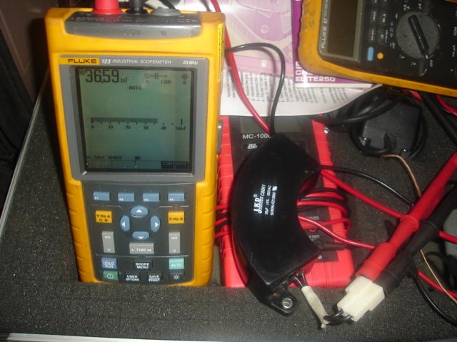 Máy hiện sóng cầm tay Fluke 125 (40Mhz, 2CH) 4 Máy hiện sóng cầm tay Fluke 125 (40Mhz, 2CH)