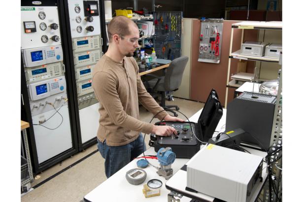 Máy hiệu chuẩn áp suất di động FLUKE 3130-G2M 7 Máy hiệu chuẩn áp suất di động FLUKE 3130-G2M - Ảnh 3