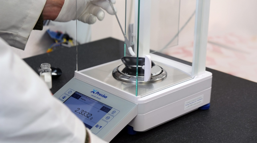 Cân Phân Tích Độ Ẩm Là Gì? Cấu Tạo, Nguyên Lý Và Ứng Dụng 14 cân phân tích độ ẩm là gì