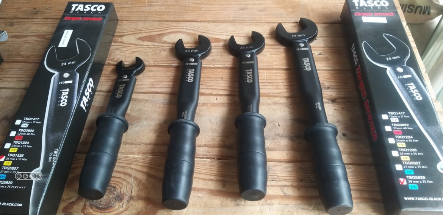 Cờ lê lực TASCO Black TBQ5829