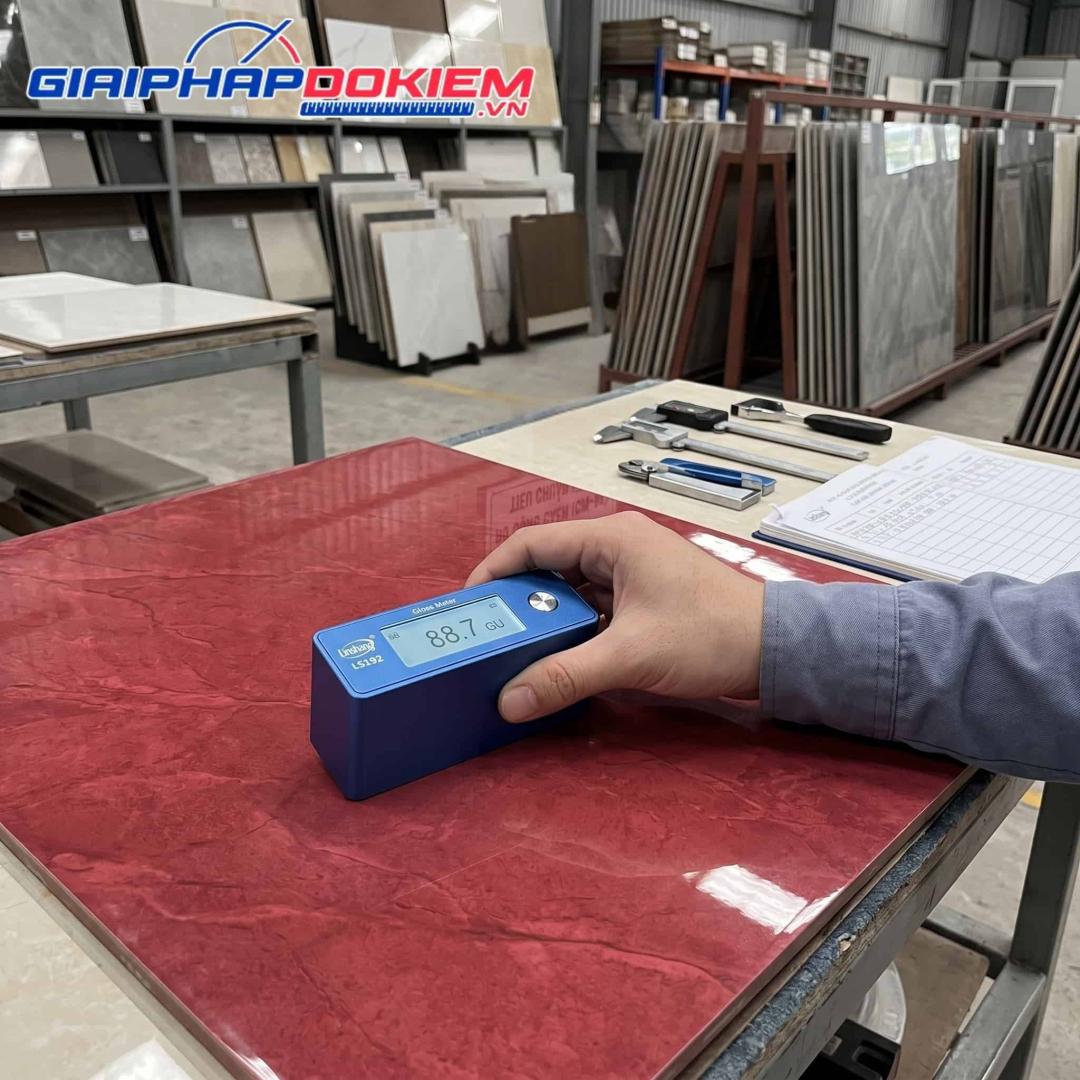 Ứng dụng thực tế của máy đo độ bóng Linshang